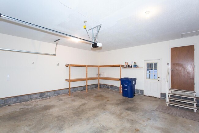 Building Photo - 5609 Landrum Dr