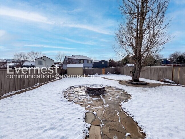 Building Photo - 4 Bed, 3.5 Bath Home with Fenced Yard & Garage / Available Soon!