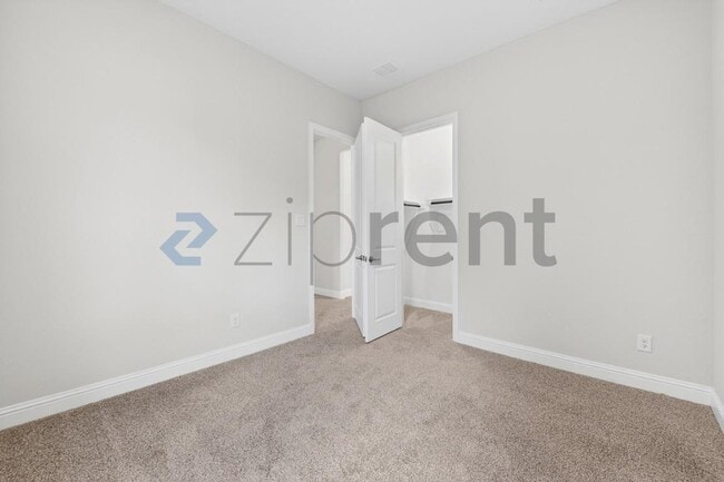 Building Photo - 4112 Dunlap Dr
