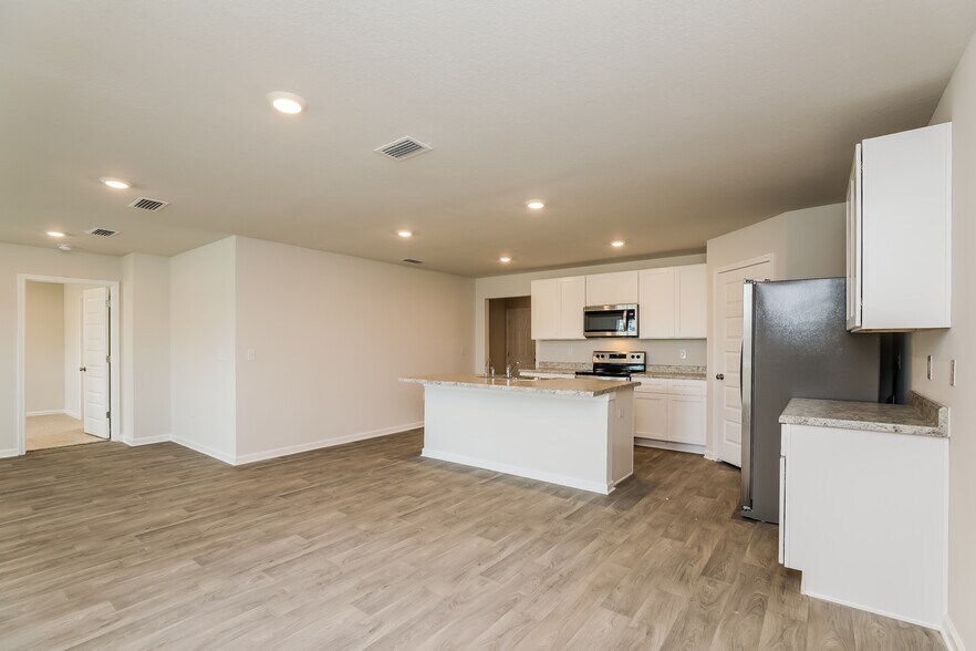 Building Photo - 5816 Tiagra Dr