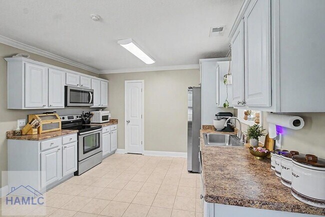 Building Photo - 220 Jackson Ave NE