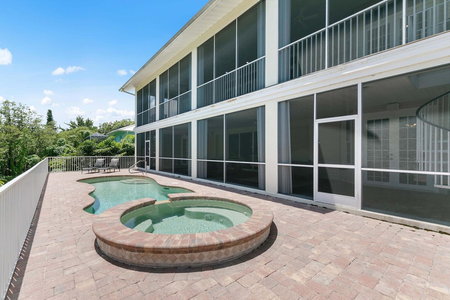 Building Photo - 1927 Sheffield Ave