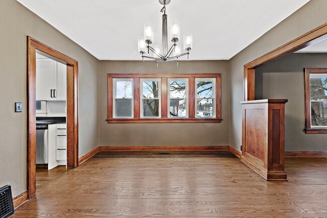Building Photo - 544 S Schuyler Ave