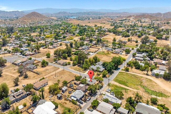 Building Photo - 23865 Goetz Dr