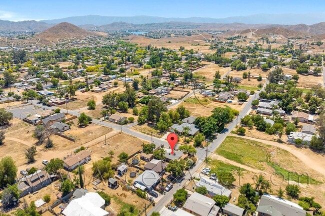 Building Photo - Lovely 3 Bed/3 Bath Home In Quail Valley!