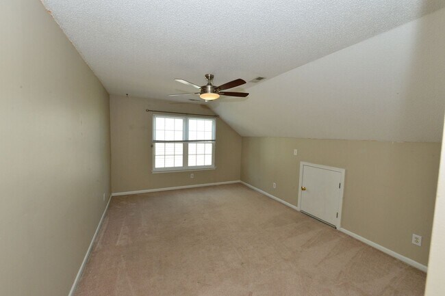 Building Photo - 517 Whisper Walk