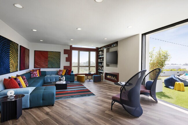 Building Photo - 635 Robinson Ave