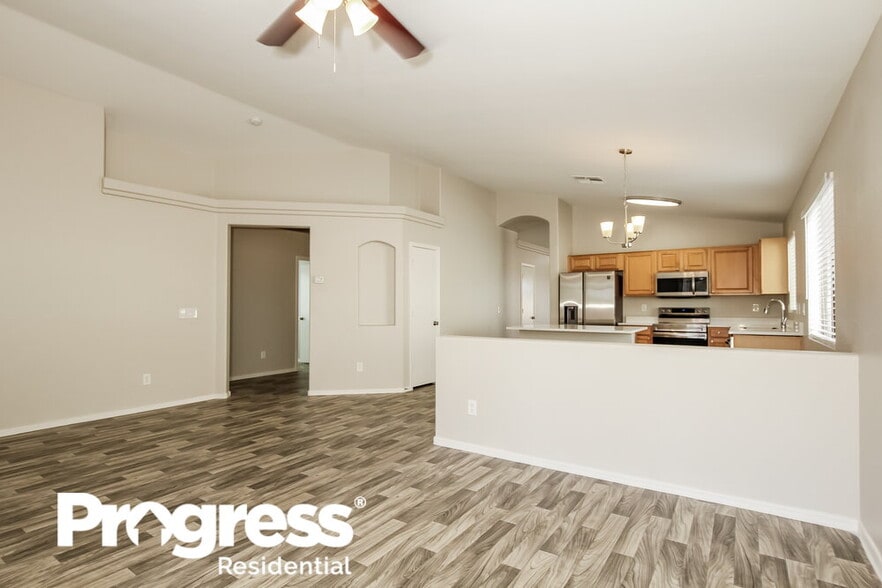 Building Photo - 12417 W Mandalay Ln