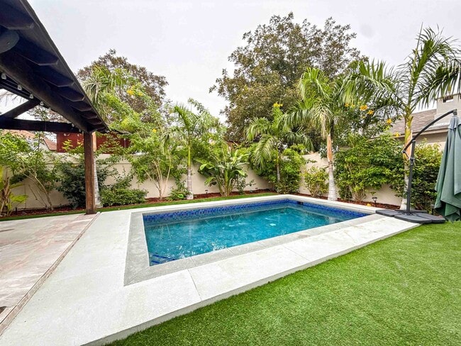 Building Photo - 3128 Rosco Dr