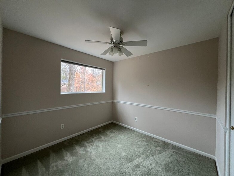 Building Photo - 10600 Kenilworth Ave