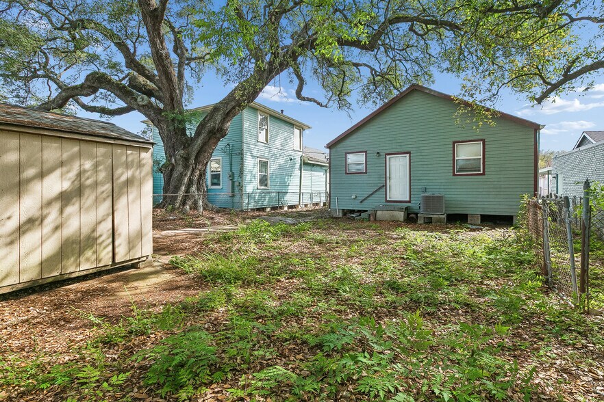 Building Photo - 3540 Clermont Dr