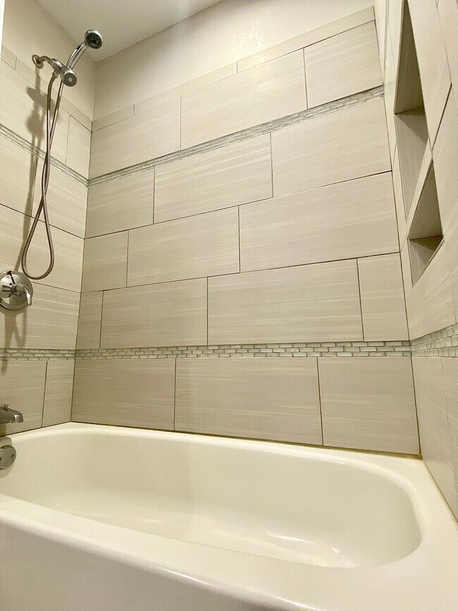 Building Photo - Gorgeous Remodeled Edmond 3 Bed 2 Bath