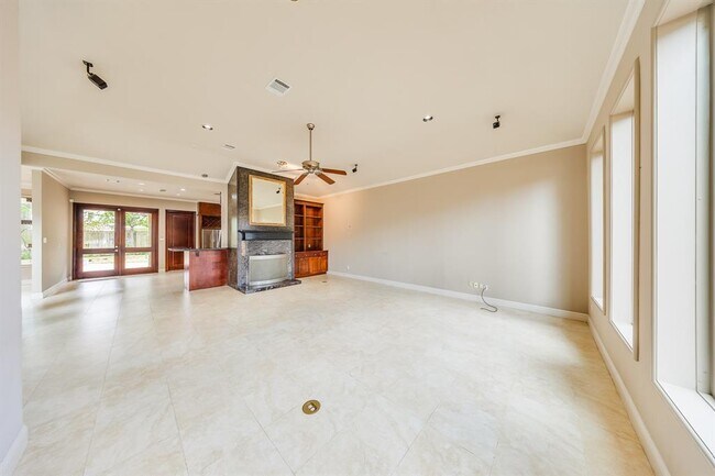 Building Photo - 11503 Lakeside Pl Dr