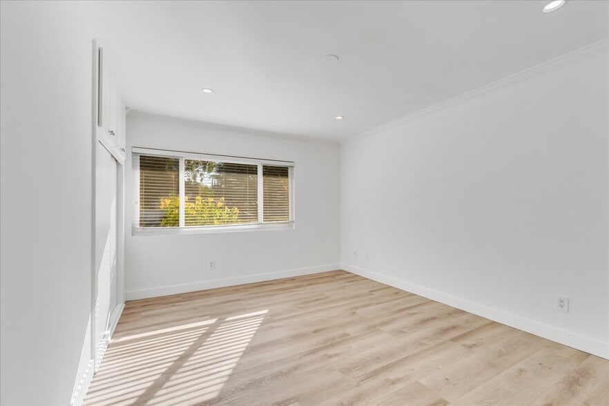 Building Photo - 8201 Clemens Ave