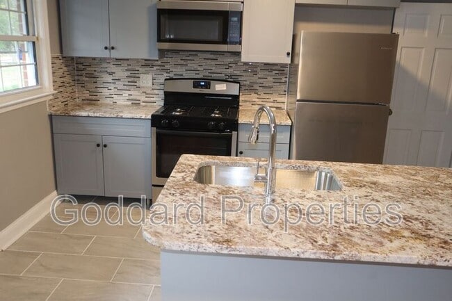 Building Photo - 5916 Northwood Dr