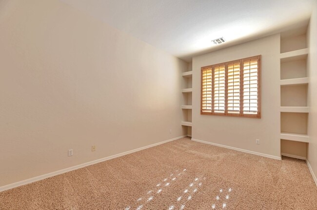 Building Photo - Stunning Mountain Views! Four Bed Home In East Scottsdale!