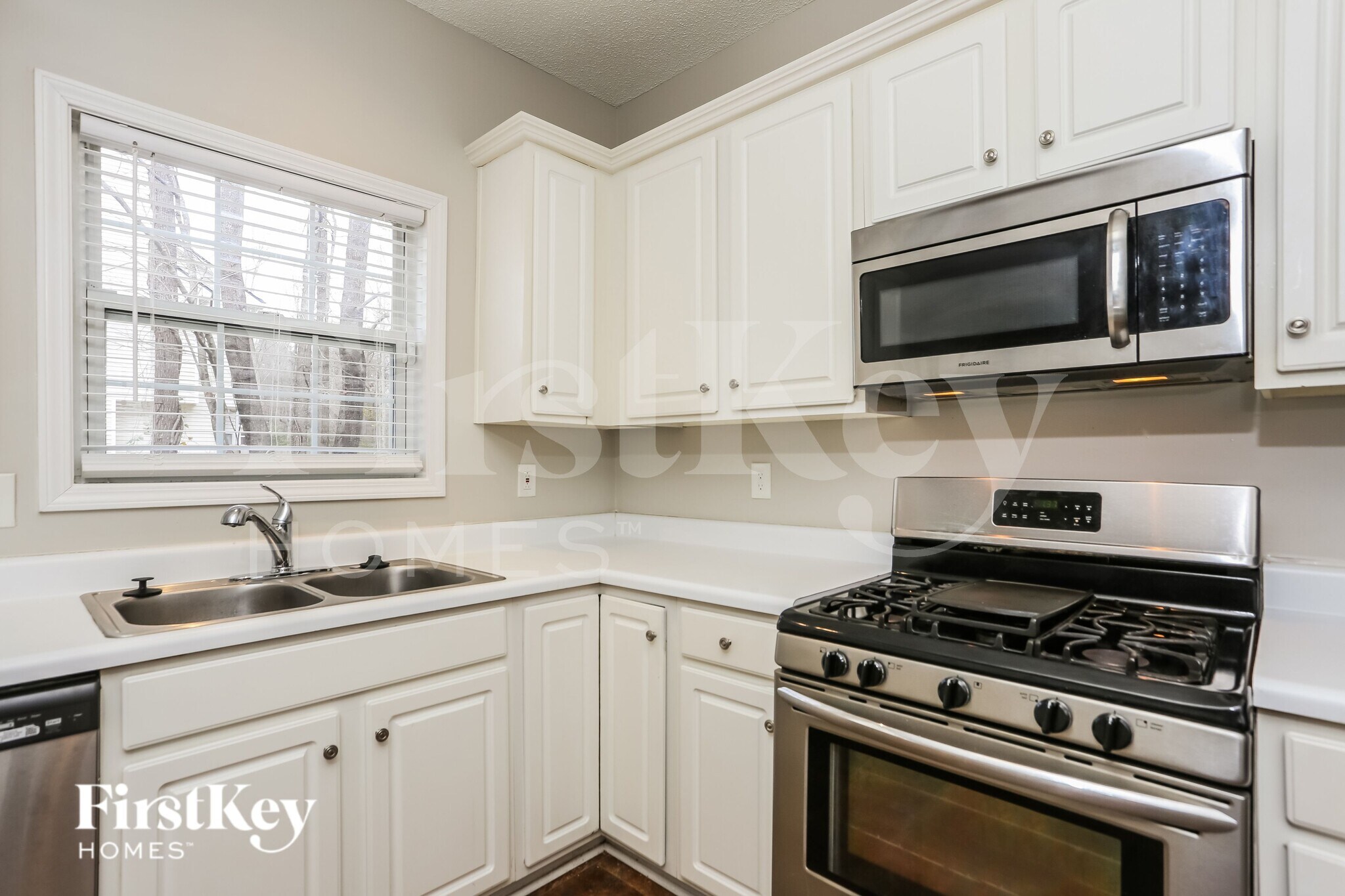 Building Photo - 3264 Fruitwood Ln