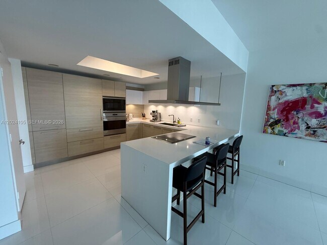 Building Photo - 17301 Biscayne Blvd