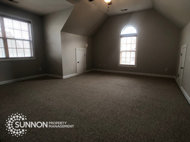 Building Photo - Gorgeous 4 BR 3 BA + Bonus in Winding Walk