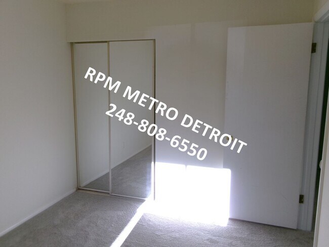Building Photo - Move in ready Ranch Style Home in Westland
