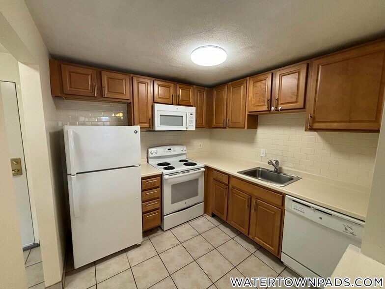 Building Photo - 24 Whites Ave