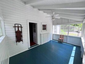Building Photo - 5800 Fenwick Rd