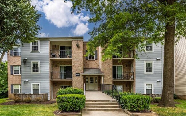 Primary Photo - 18300 Streamside Dr