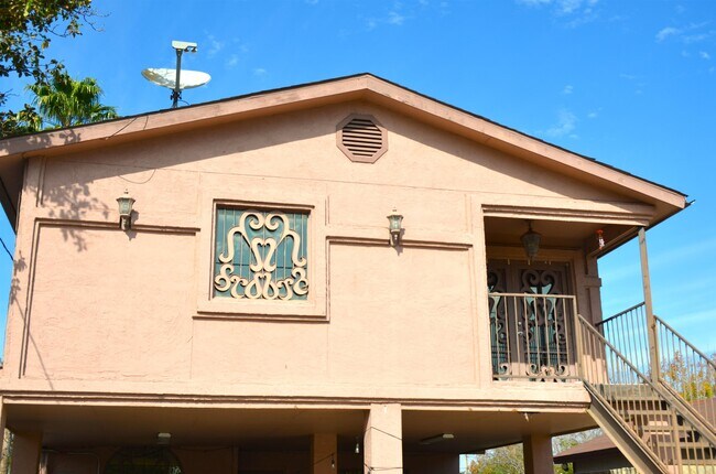 Building Photo - 308 E Olive St