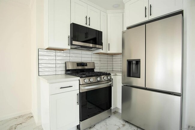 Building Photo - 6352 Holabird St