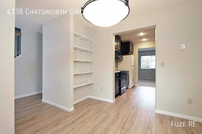 Building Photo - 4338 Chatsworth Cir