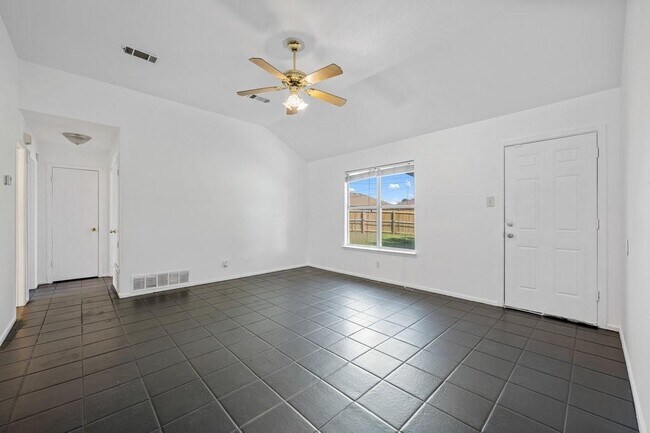 Building Photo - 4601 W Creek Cir