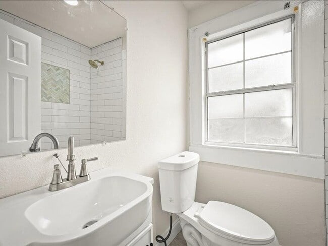 Building Photo - 45 W 55th St