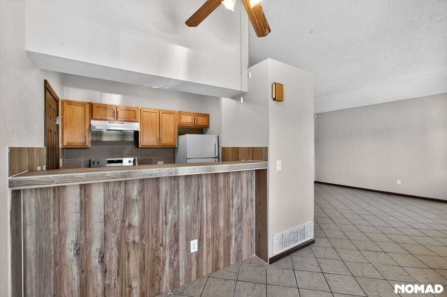 Building Photo - 17465 E Plateau Dr