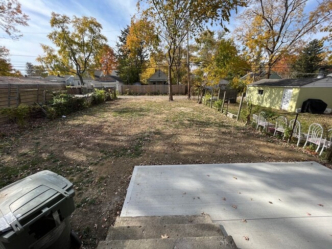 Building Photo - **COMPLETELY REMODELED 2-BEDROOM HOUSE IN ...