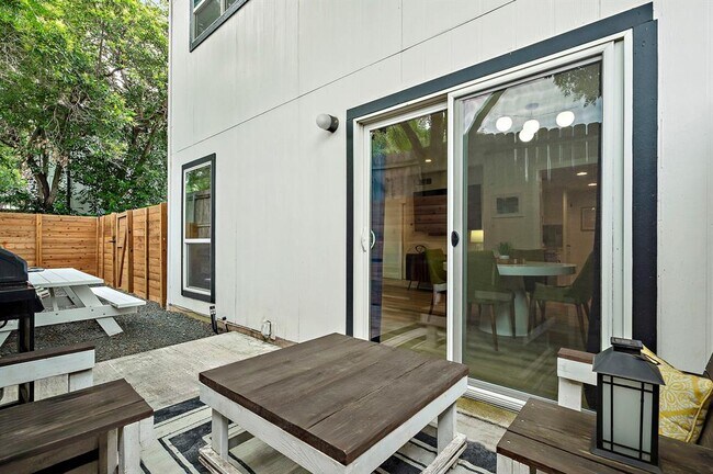 Building Photo - 1206 Hollow Creek Dr