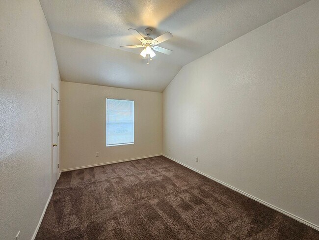 Building Photo - 4501 Deek Dr