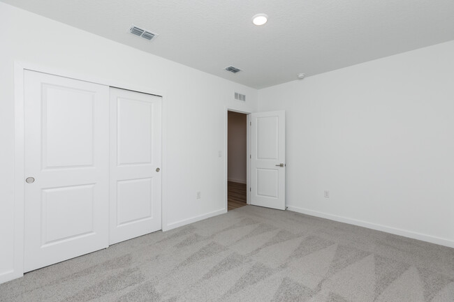 Building Photo - 10 Fairchild Ln