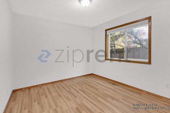 Building Photo - 9380 SW Sagert St