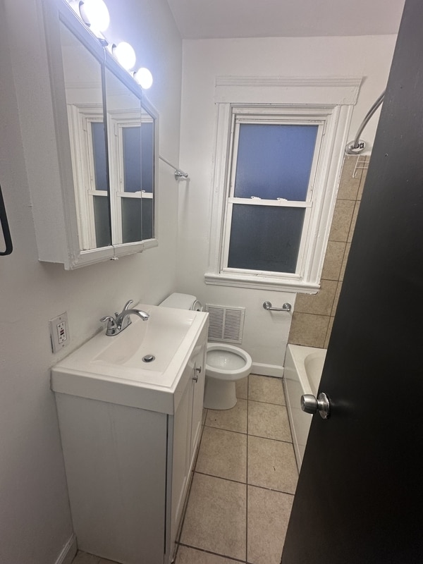 Building Photo - 9415 Edmunds Ave