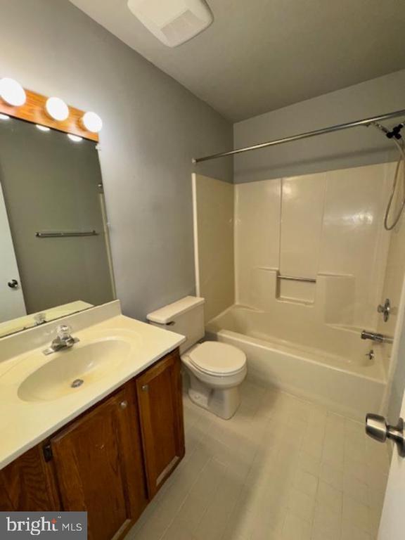 Building Photo - 468 Lynetree Dr