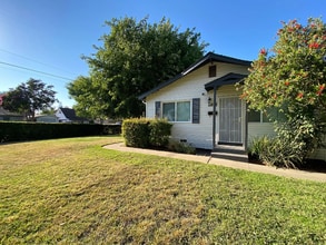 Building Photo - 775 Leonard St