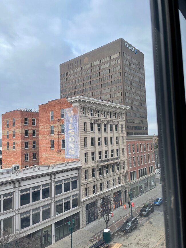 Building Photo - 325 S Salina St