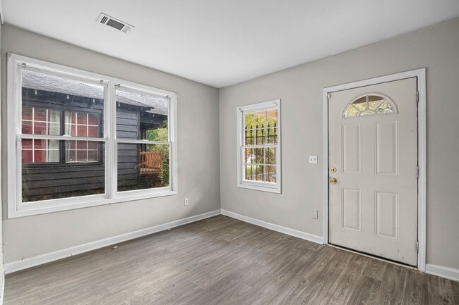 Building Photo - 1005 Westmoor Dr NW