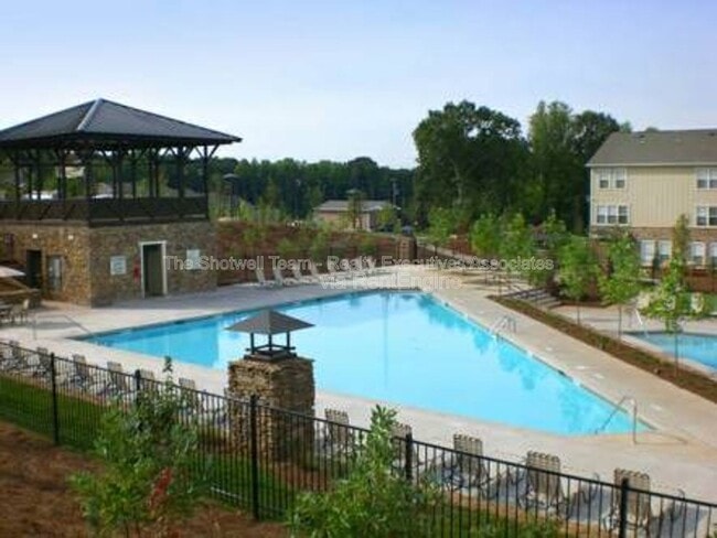 Building Photo - 3708 Spruce Ridge Way