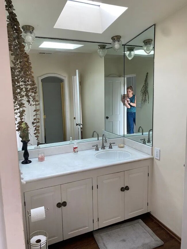 Building Photo - 4893 Niagara Ave