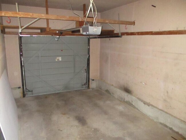 Building Photo - 1005 S 11th St