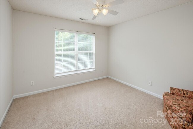 Building Photo - 16017 Woodcote Dr