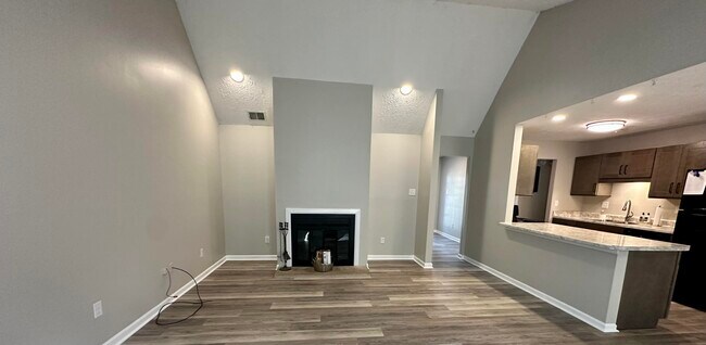 Building Photo - 3353 Kenesaw Dr