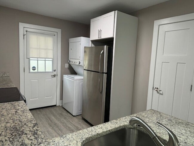 Building Photo - 524 26th Ave N