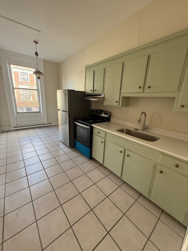 Building Photo - 32 W High St